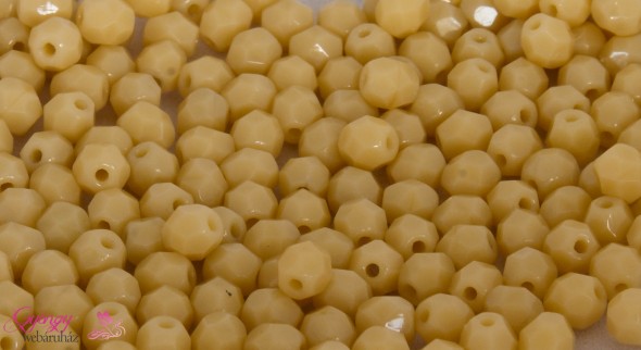 Cseh csiszolt 4mm- Ivory-40 db