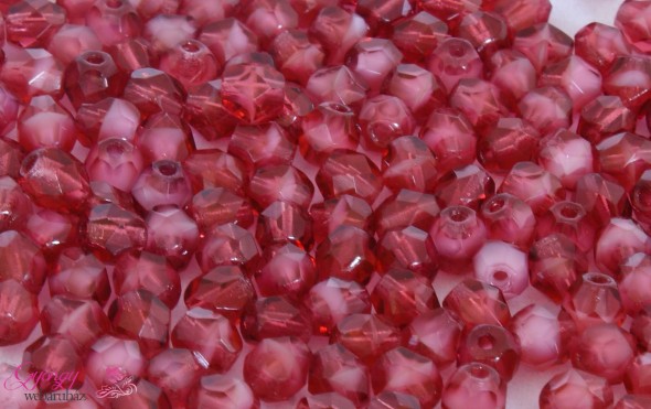 Cseh csiszolt 4 mm-Pearl Fuchsia